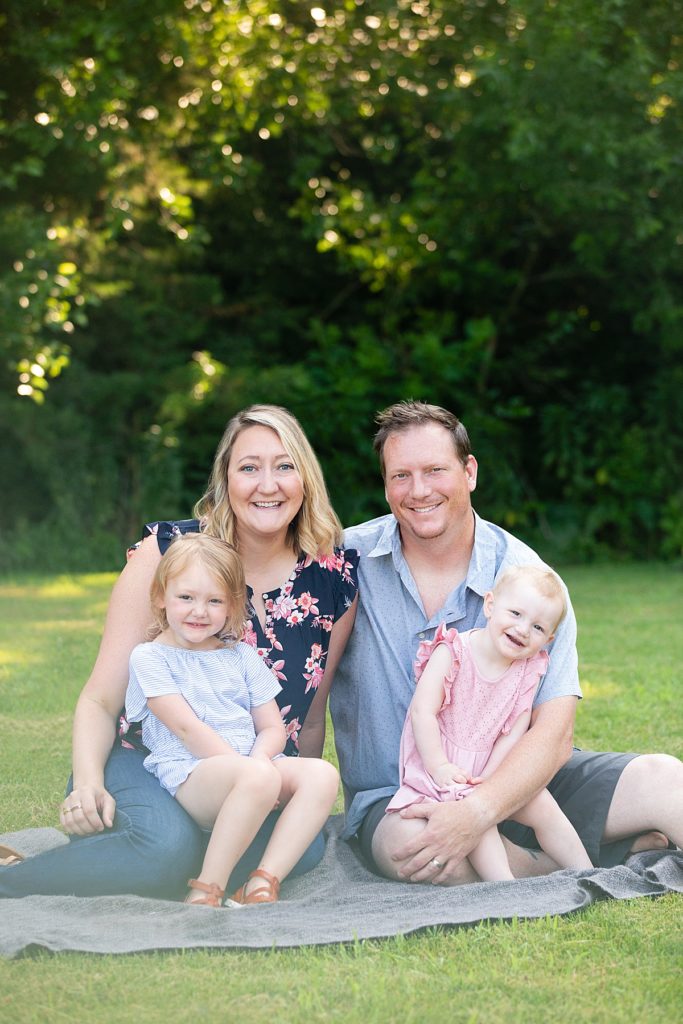 Summer family portraits in Iowa - Jen Madigan